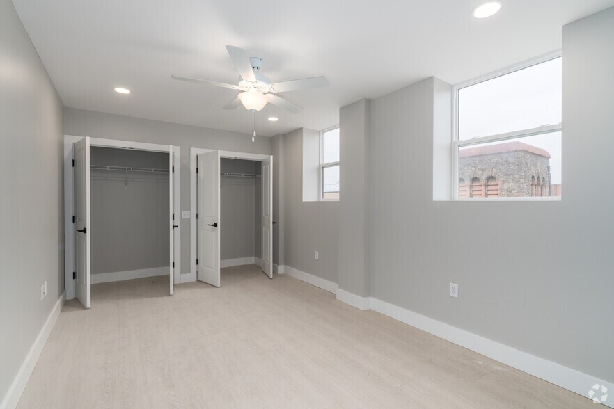 1 BR, 1 BA - Bedroom - 343 W 4th St