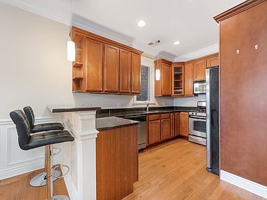 Building Photo - 5062 N Kimball Ave