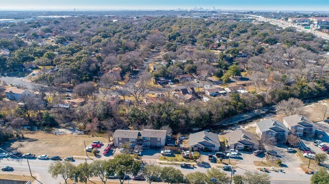 Building Photo - Charming 2BR Duplex in Austin