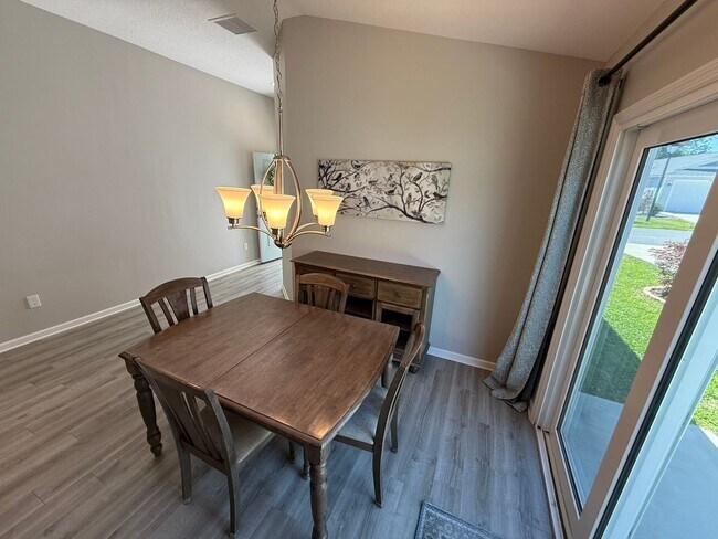 Building Photo - Fully Furnished, 3 Bed, 2 Bath, Turnkey ANNUAL Lease in the Village of Lake Denham