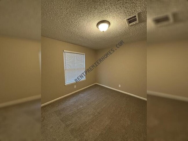 Building Photo - 322 E Lee Ave