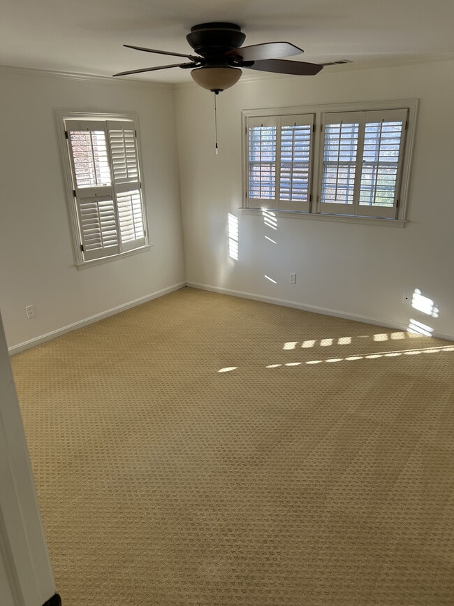 Building Photo - 6035 Riverside Dr