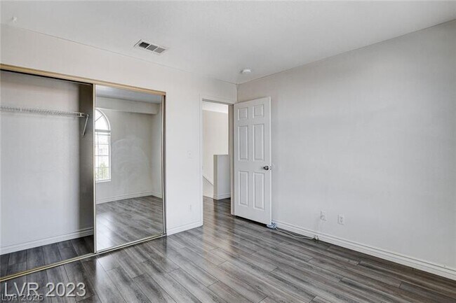 Building Photo - 8429 Sewards Bluff Ave