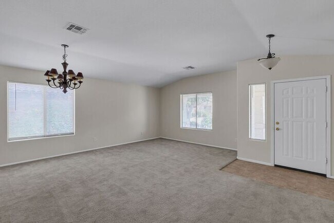 Building Photo - 740 E Mule Train Trail