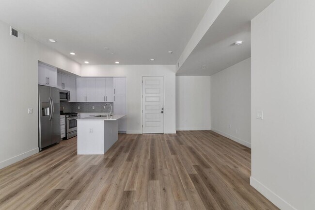 Building Photo - 7300 E Earll Dr