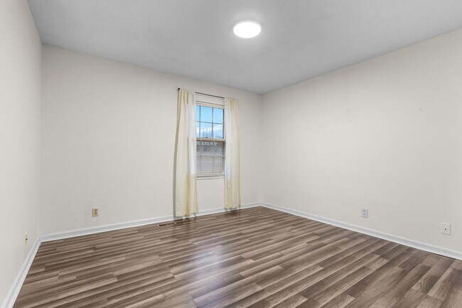 Building Photo - Beautiful Condo in Sango