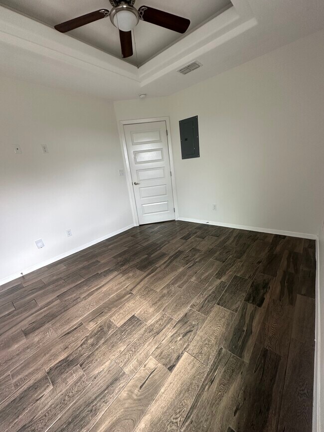 Guest Room - 2804 Wolverine St