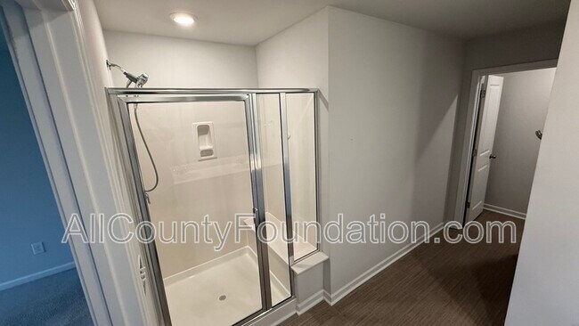 Building Photo - 104 Whisper Dr
