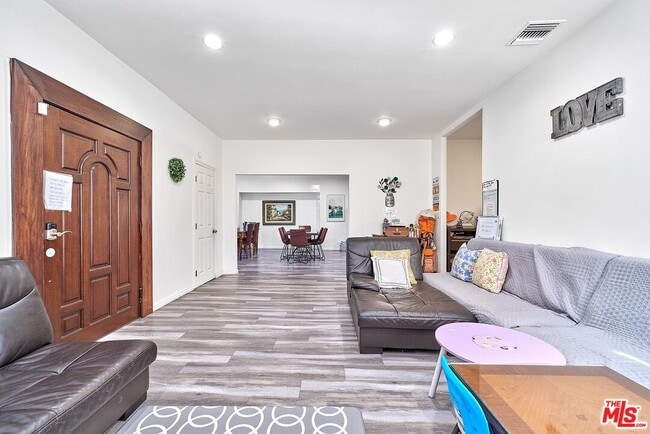 Building Photo - 162 S Ardmore Ave