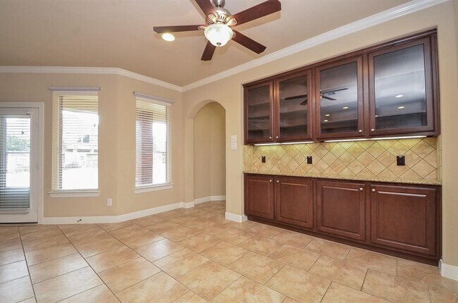 Building Photo - 510 McAllister Ave