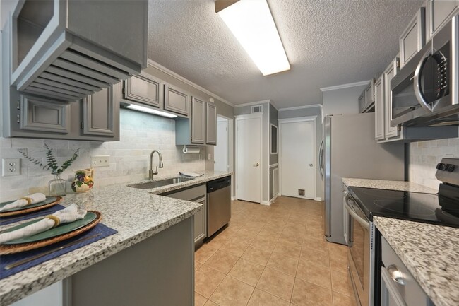 Building Photo - 3311 Golden Trails Dr