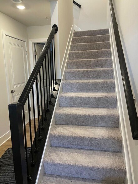 Building Photo - 1235 Greylock Ln