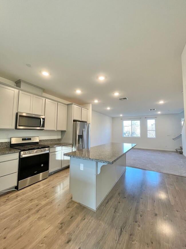 Building Photo - Superb Condo Living in North Natomas! 4 be...