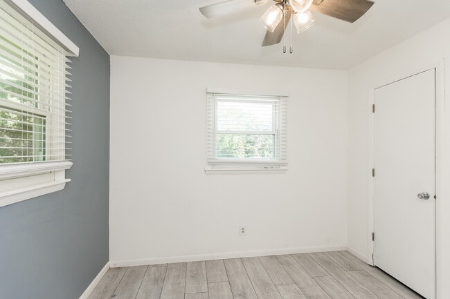 Building Photo - 3409 Cedar Ln