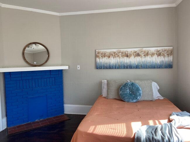 1br living room - 1717 Cambridge Ave