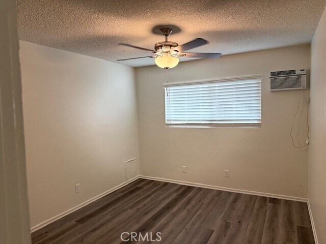 Building Photo - 685 E Vista Chino