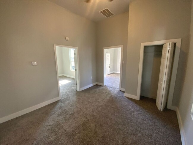 Building Photo - 1223 W 10th St