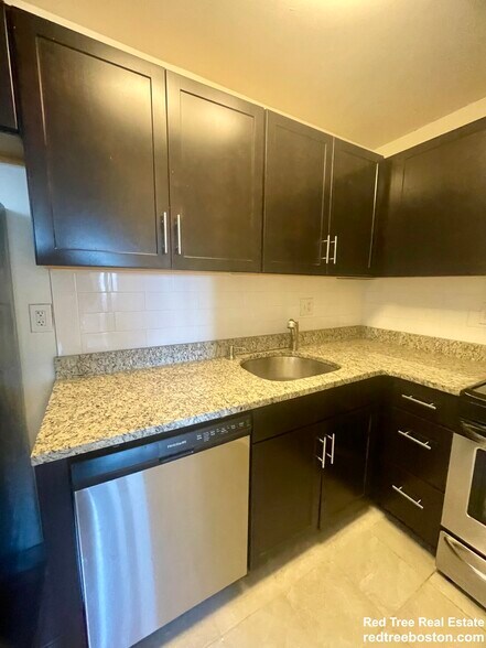 Building Photo - 175 Freeman St