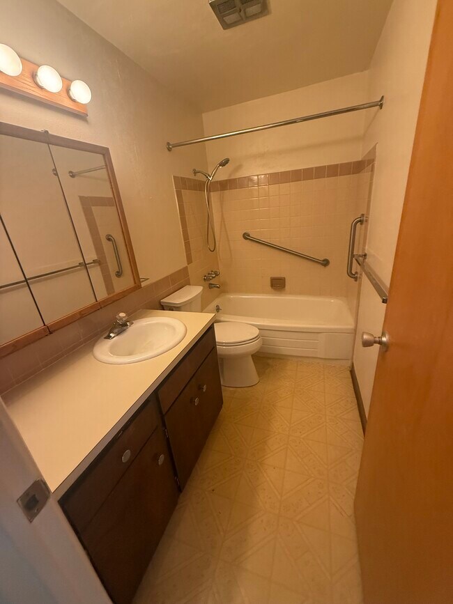 Building Photo - Miramar