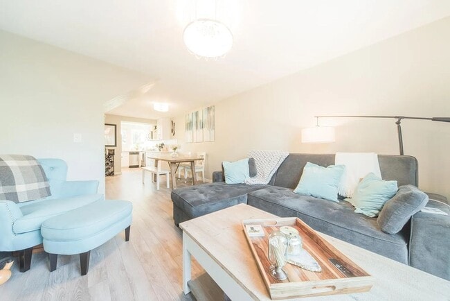 Building Photo - First Hill/Central District Townhome