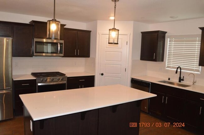 Building Photo - 1663 Thistle Ln