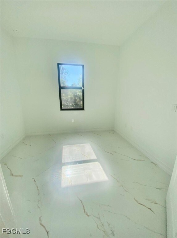 Building Photo - 2005 W 10th St