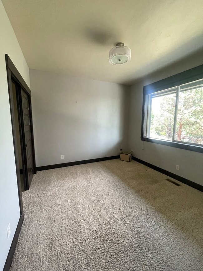 Building Photo - Gorgeous 4 Bedroom Home on Awbrey Butte!