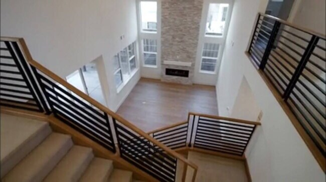 Building Photo - "Luxurious 3-Bed Oasis in Granite Bay with Elegant Finishes & Modern Comforts"