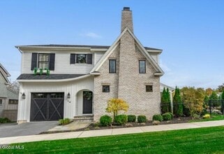 Building Photo - 34 Hyde St