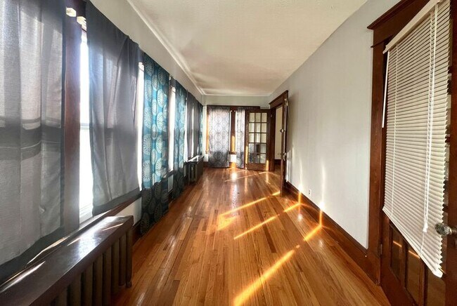 Building Photo - 672 Sumner Ave