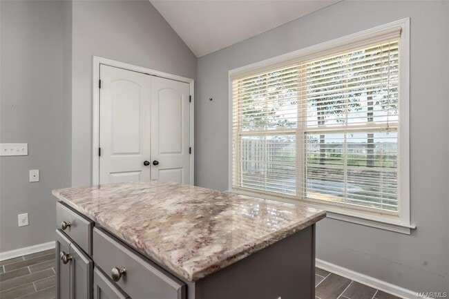 Building Photo - 9025 Saw Tooth Loop