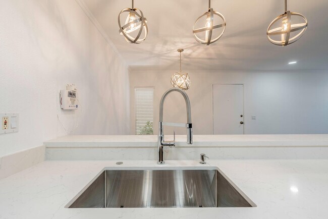 Building Photo - 18350 Hatteras St