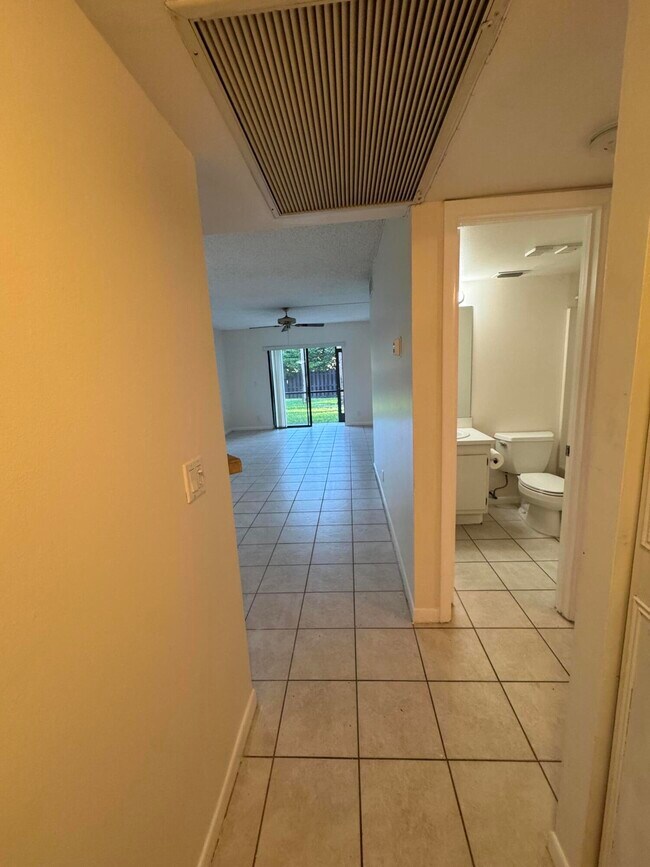 Building Photo - 21890 Lake Forest Cir