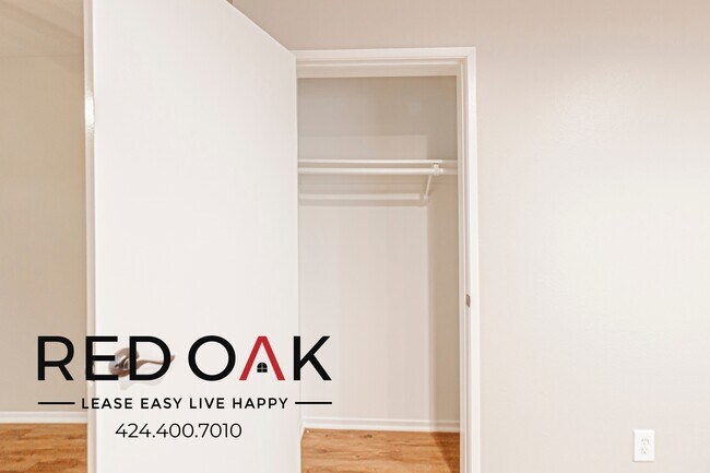 Building Photo - 13444 Moorpark St