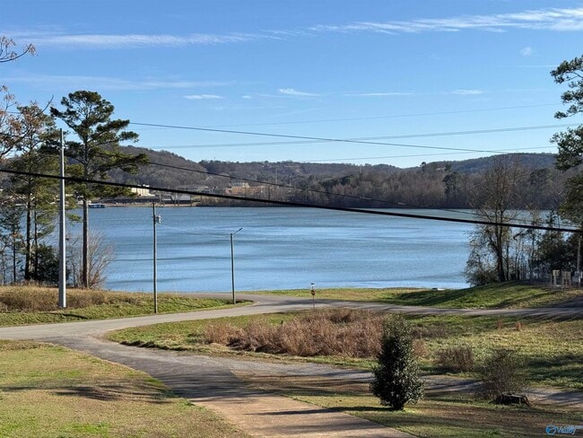 Building Photo - 2665 Dunlap Ave