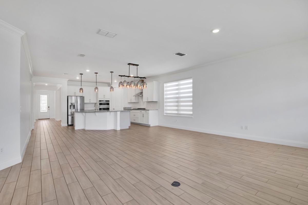 Building Photo - 8318 Vivaro Isle Way