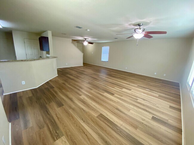 Building Photo - It's a Beauty ~ Great Location ~ 3/2.5 ~ M...