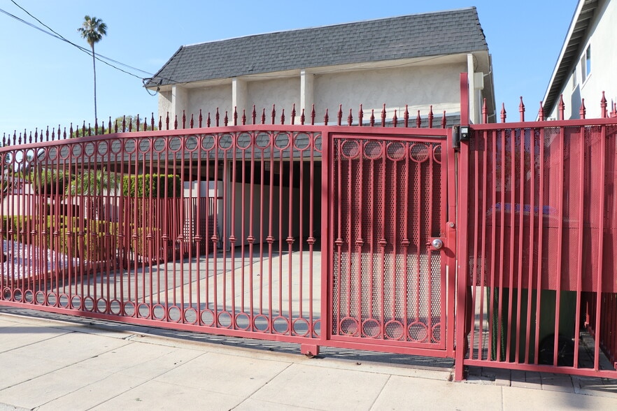 Building Photo - 6104 Costello Ave