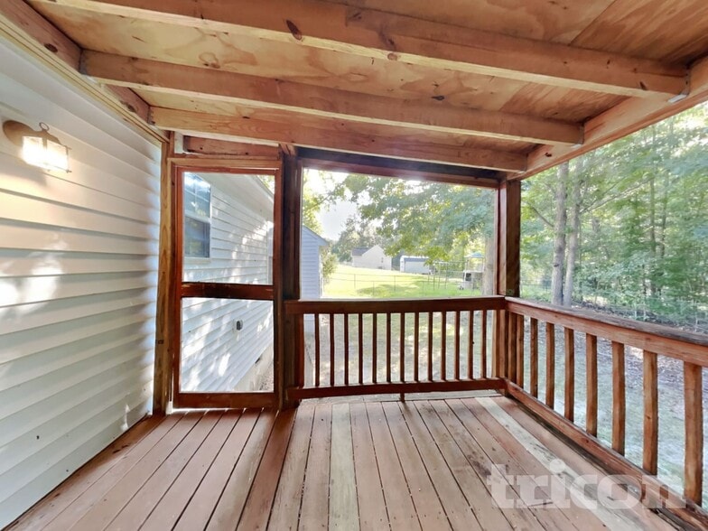 Building Photo - 125 Pinto Dr