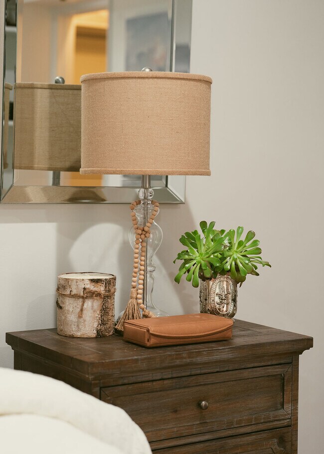 Building Photo - 1476 Crestline Dr