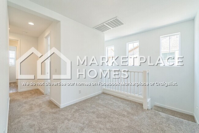 Building Photo - 10103 E Ulysses Ave