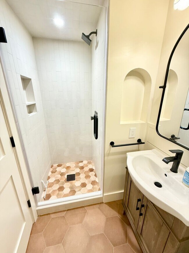 Building Photo - Beautiful Furnished New Construction Calis...