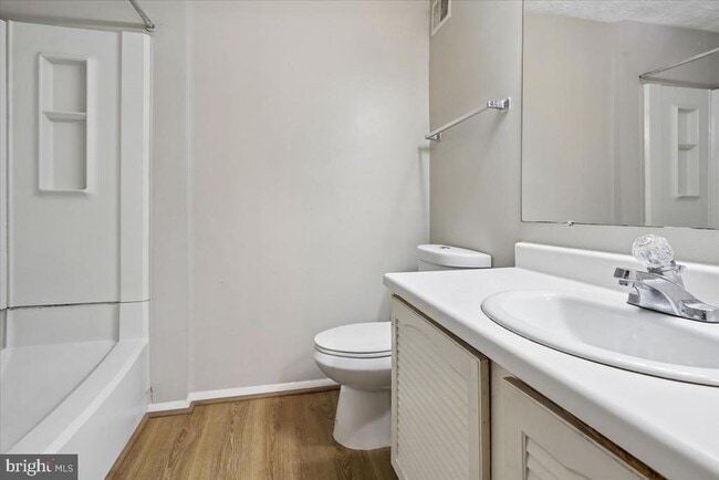 Building Photo - 5913 Spruce Run Ct