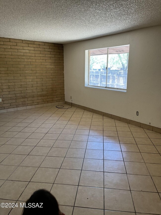 Building Photo - 51 E Mills Dr