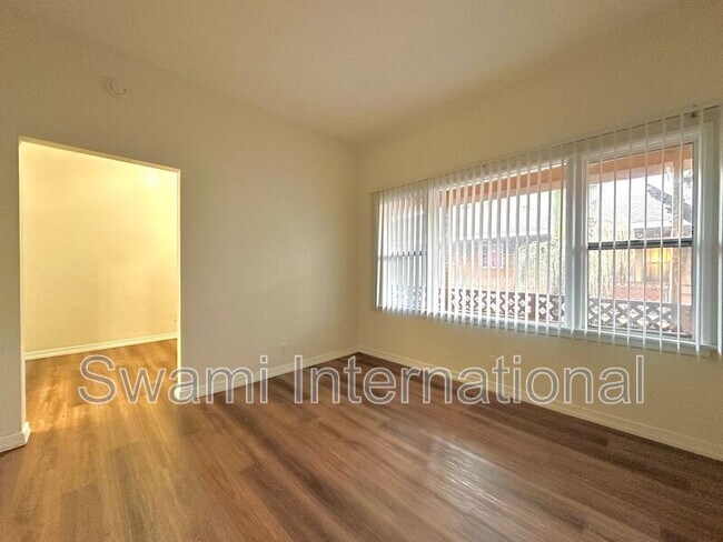 Building Photo - 1665 W 182nd St