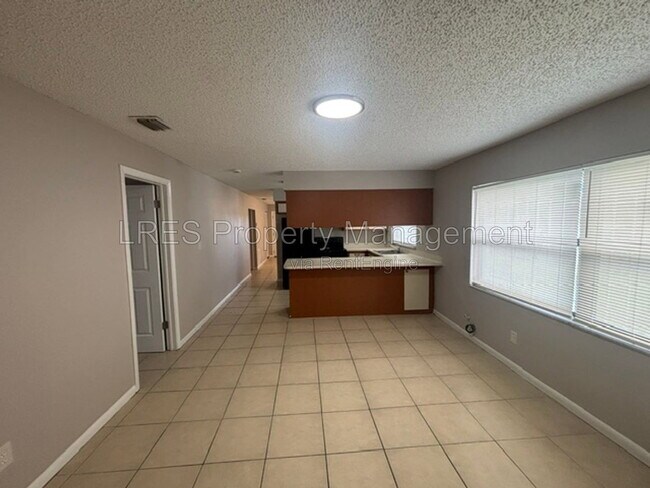 Building Photo - 1020 S Bay Ave