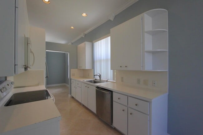 Building Photo - 240 Sussex Cir