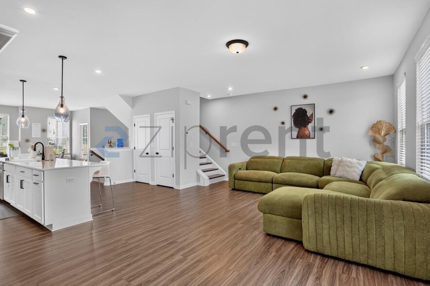 Building Photo - Unit