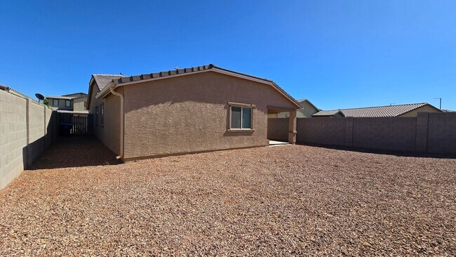 Building Photo - Gorgeous 4 year old home!