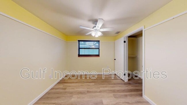 Building Photo - 3202 21st Ave W
